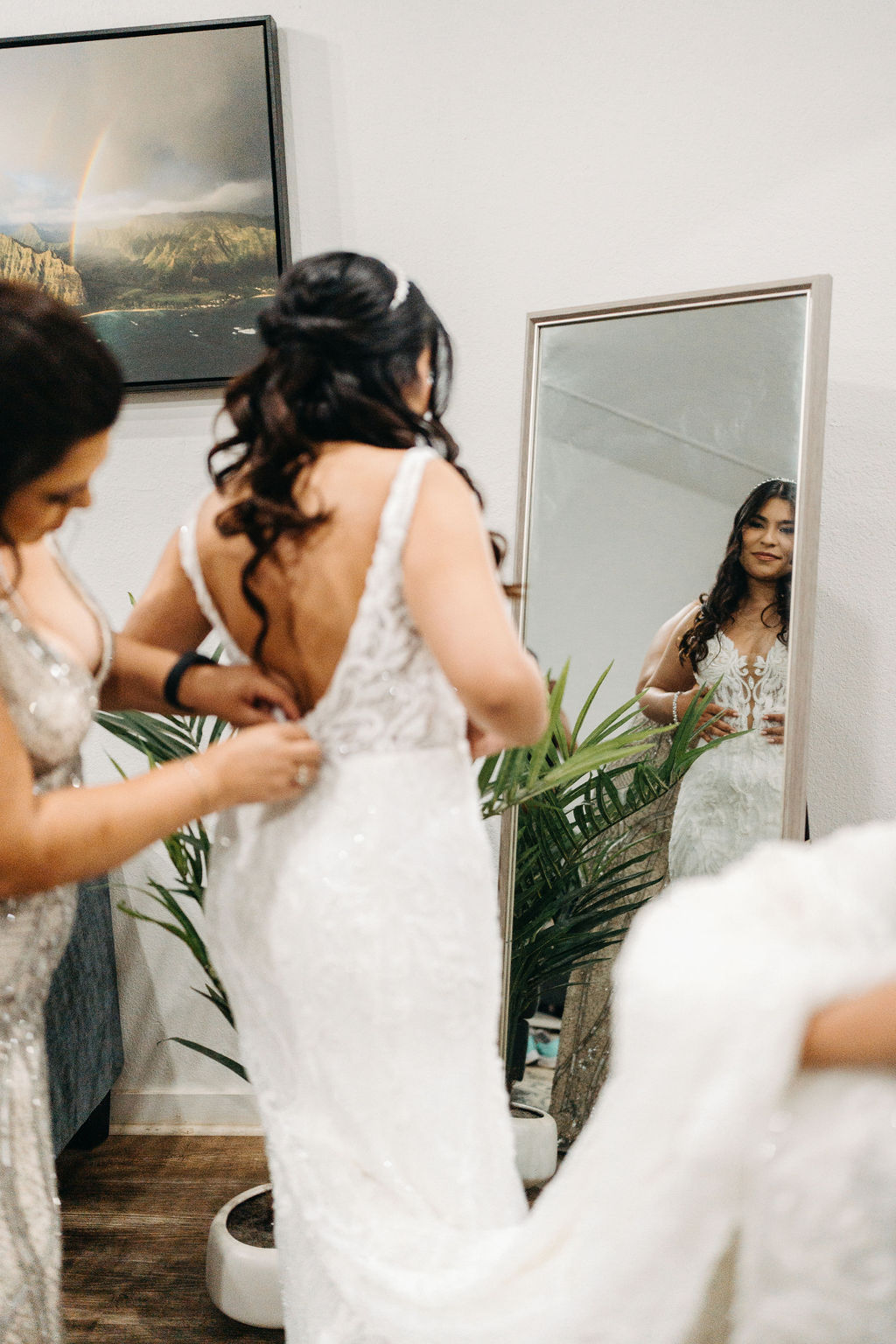 bride getting ready in her suite for her wedding in oahu