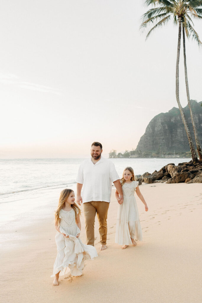 family taking family photos on their family vacation to Oahu