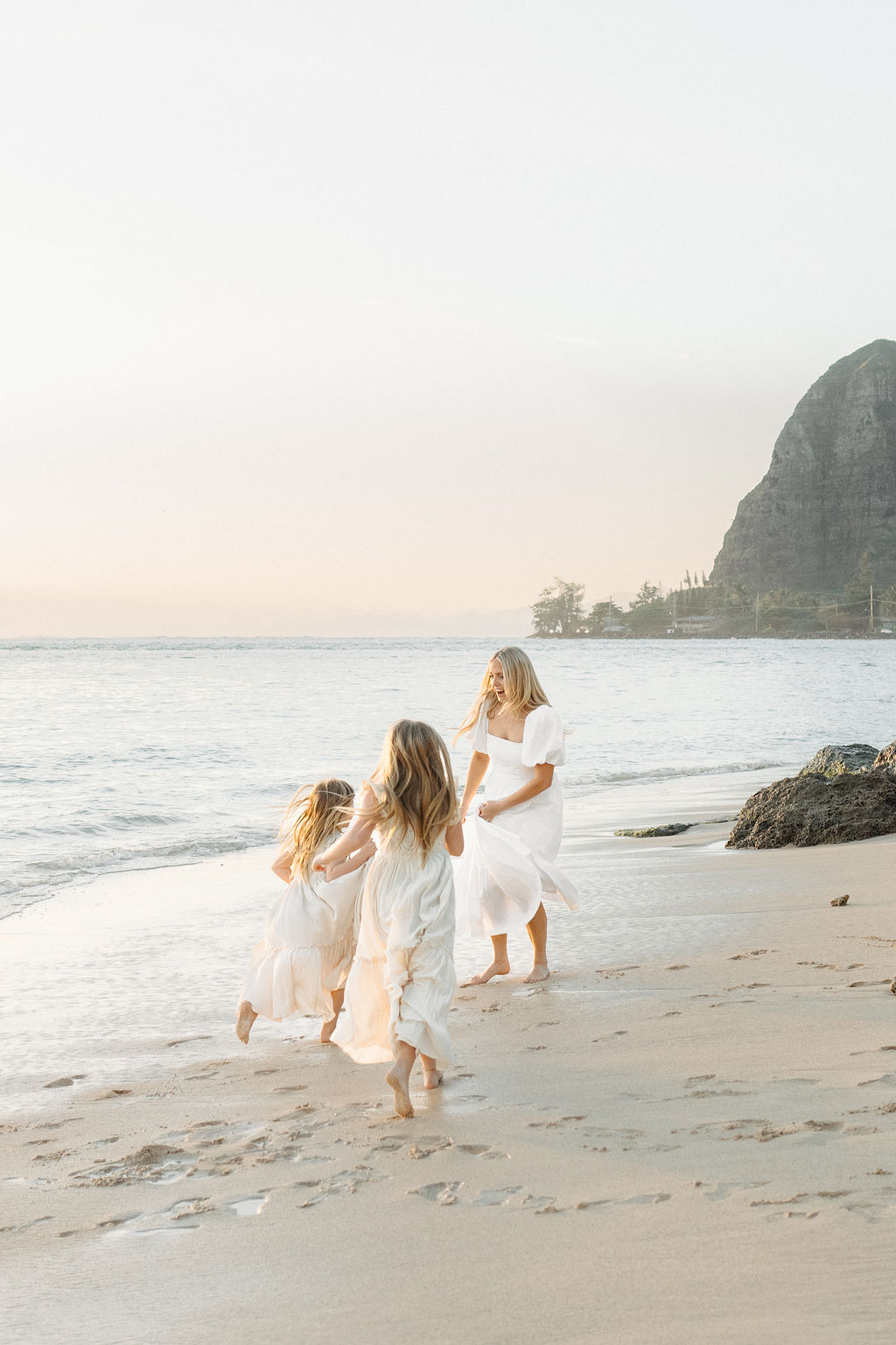 family taking family photos on their family vacation to Oahu