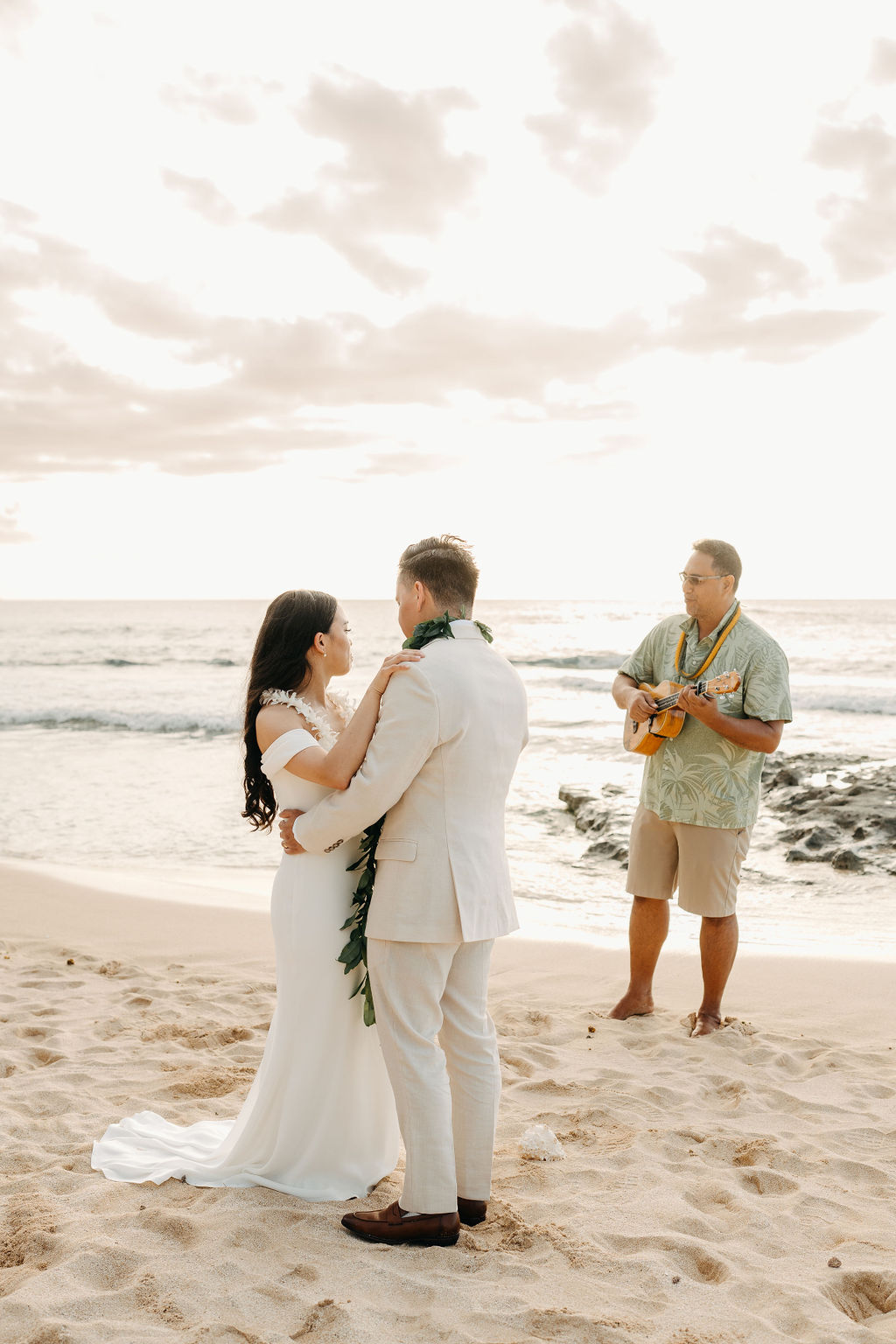 couple has a beach wedding ceremony in Oahu